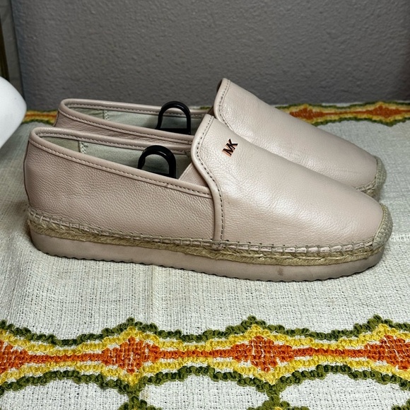 Micheal Kors Pink/Rose Gold Slip-on Loafer espadrille Flats sz 7.5 - Picture 4 of 8